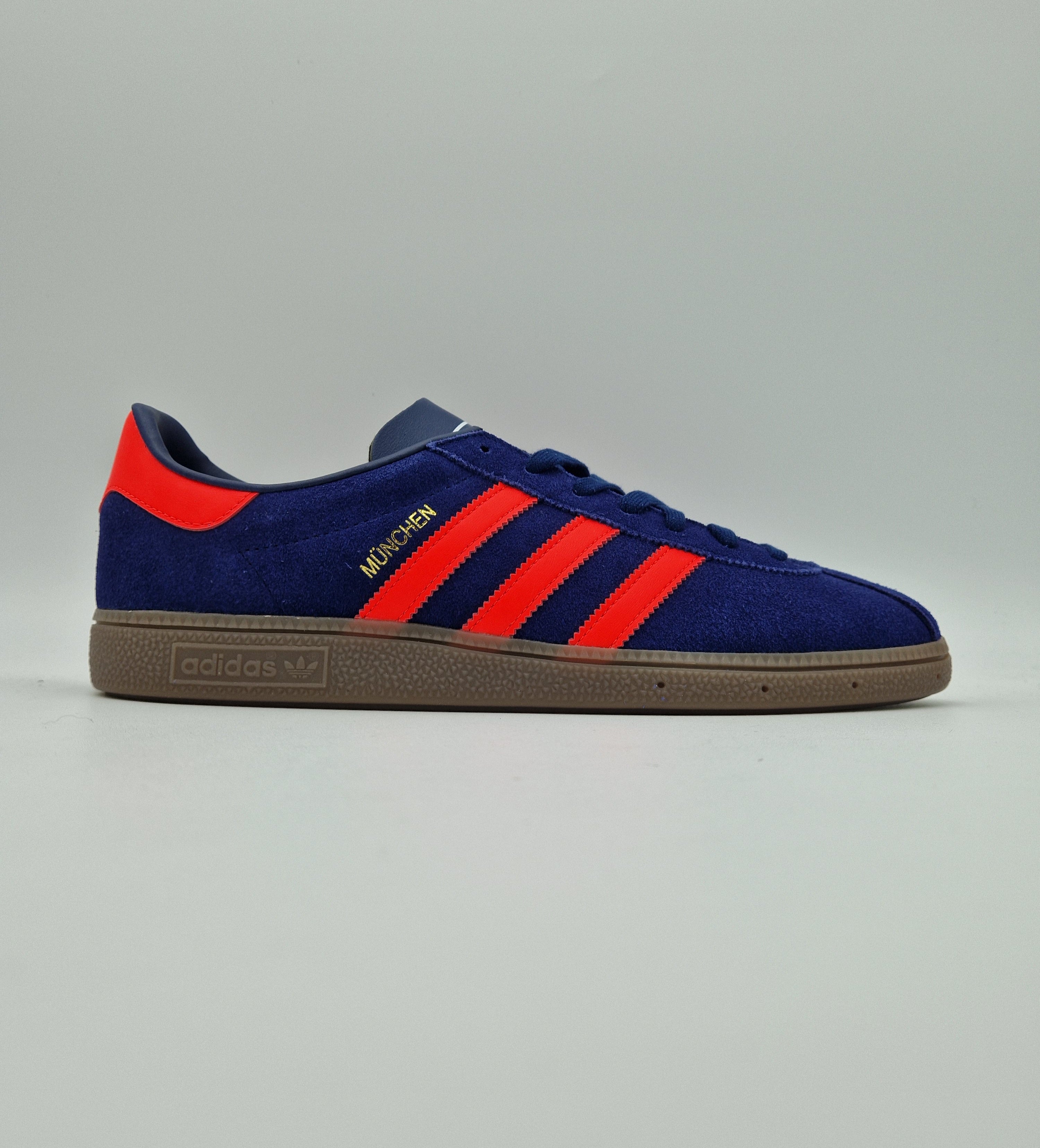 2022 adidas Originals Munchen UK 10 BNIBWT Navy Red