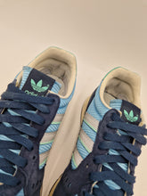 Load image into Gallery viewer, 2021 adidas Originals Size? Exclusive Isambard UK 9 Blue Preloved
