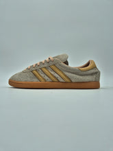 Load image into Gallery viewer, 2018 adidas Originals Tobacco UK 10 Ash Pearl Carboard Preloved
