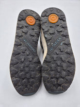 Load image into Gallery viewer, 1996 adidas Originals Oregon Ultra Tech UK 10.5 made in Korea
