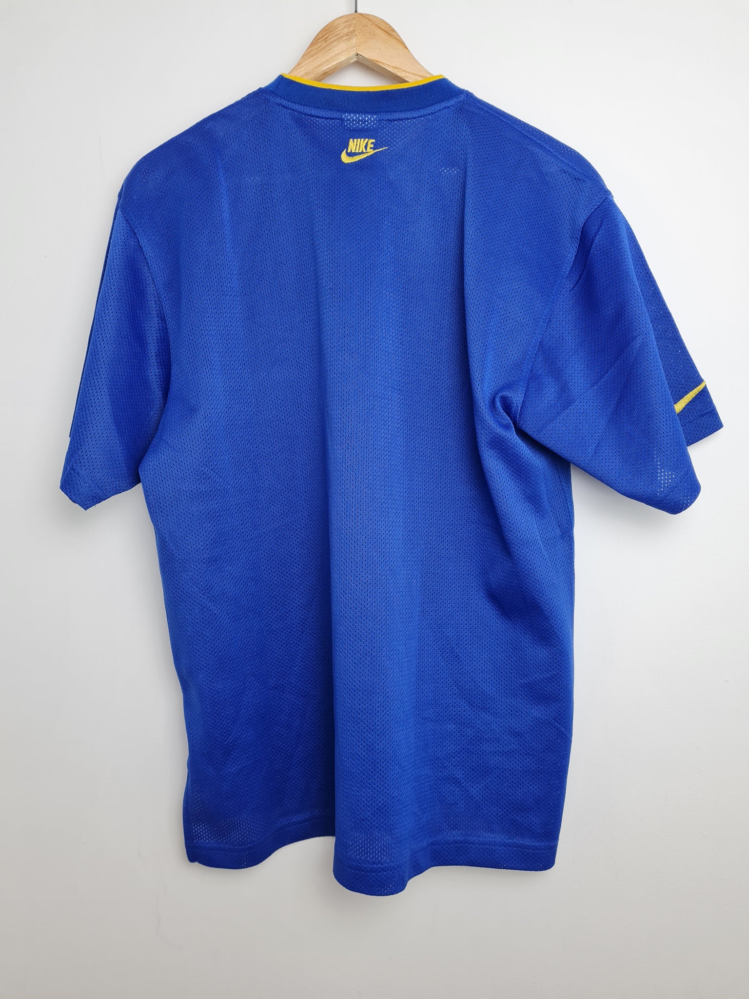 Royal blue and shop yellow nike shirt